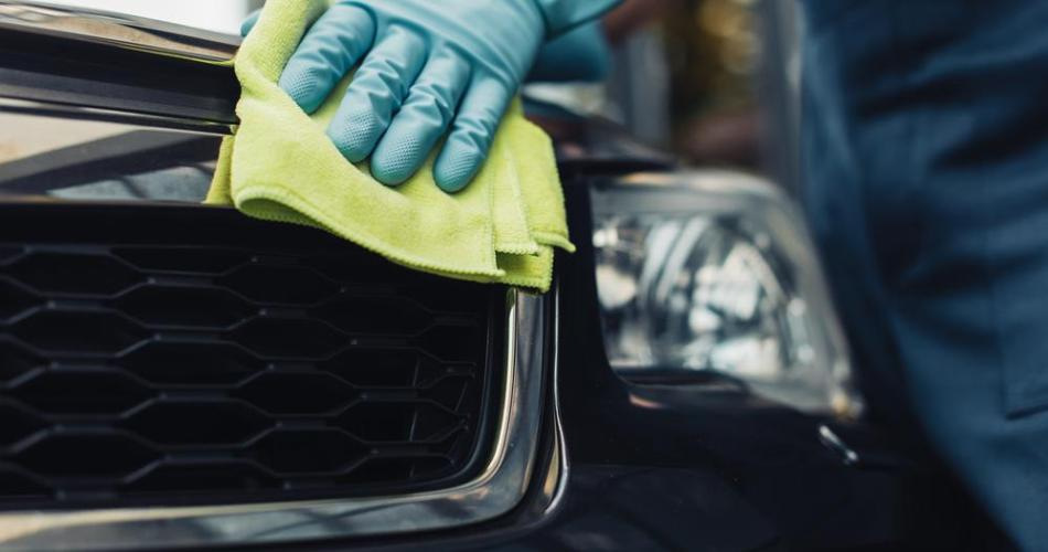 ¿Cómo limpiar correctamente la parrilla del radiador del coche?