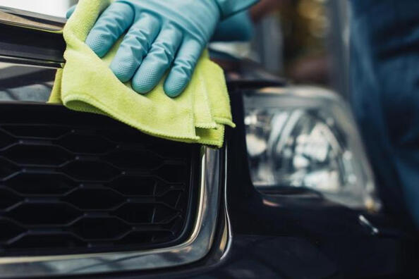 ¿Cómo limpiar correctamente la parrilla del radiador del coche?