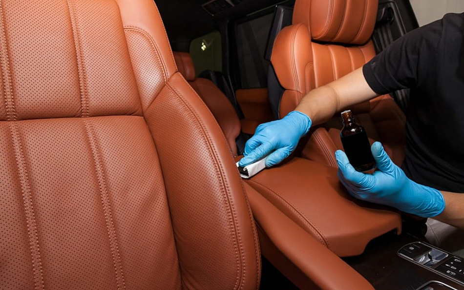¿Qué hacer si la piel del interior del coche está agrietada?
