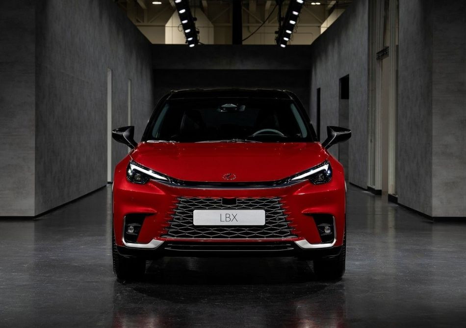 Revisión de Lexus LBX: crossover compacto elegante y tecnológico