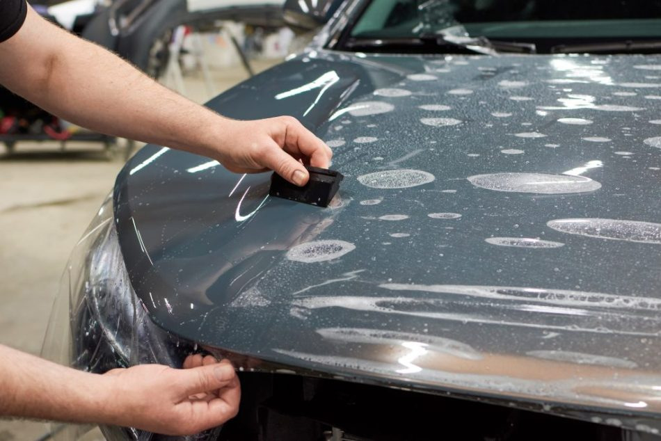 Vinilo o poliuretano: ¿cuál es mejor para un coche?