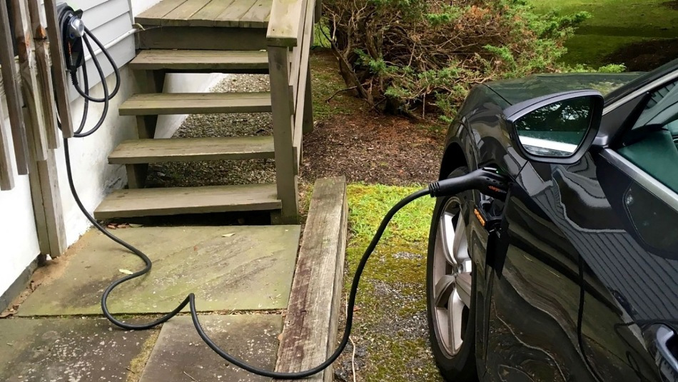 Cómo utilizar un coche eléctrico para alimentar la casa: ventajas y posibilidades