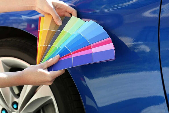 ¿Cómo saber el código de color del coche?