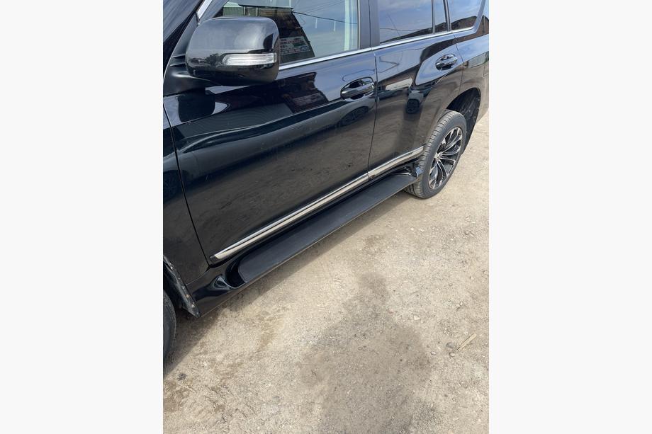 Lexus GX460 2009-2023 Estribos laterales (2 uds., aluminio) Negro (estribo negro) Foto 10