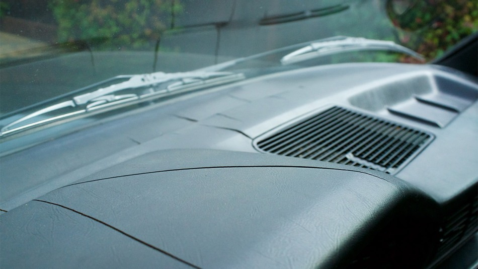 ¿Cómo restaurar el plástico en el interior del coche?