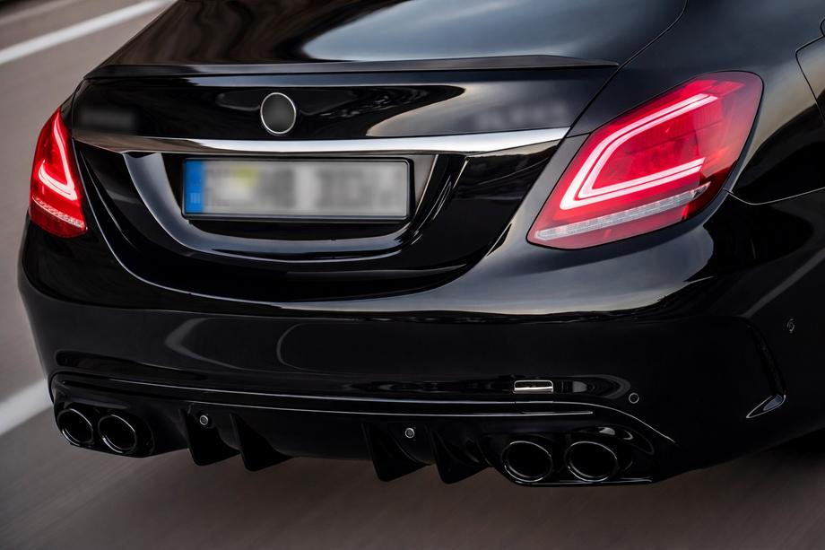Mercedes C-class W205 2014-2021 Difusor trasero con salidas de escape (Diseño C43) Foto 1
