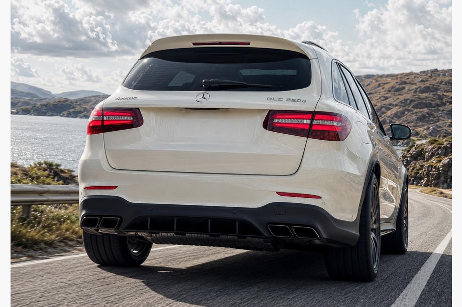 Mercedes GLC X253 2015-2022 Difusor trasero con salidas Black (Diseño AMG63) Foto 2