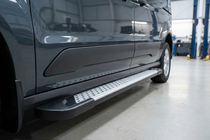 Ford Connect 2021- Estribos laterales Allmond Grey (2 uds., aluminio) foto 2