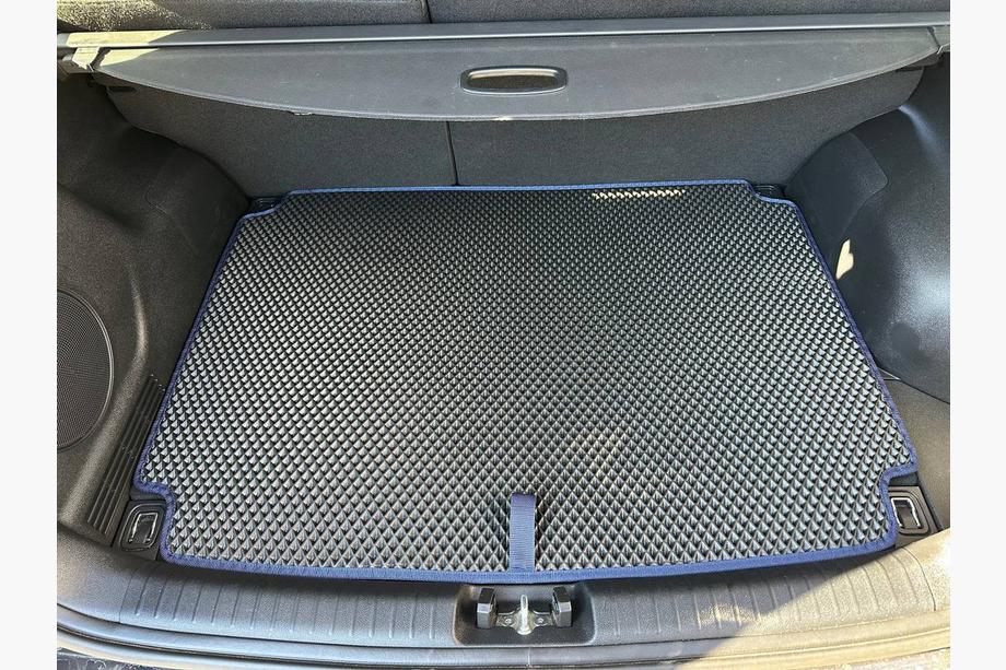 Kia Niro 2016–2021 Alfombrilla de maletero (E-Niro 2018-2022, con subwoofer, Negro) Image