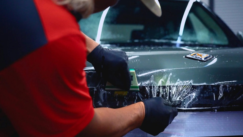 Ventajas de utilizar una película protectora para la carrocería del coche.