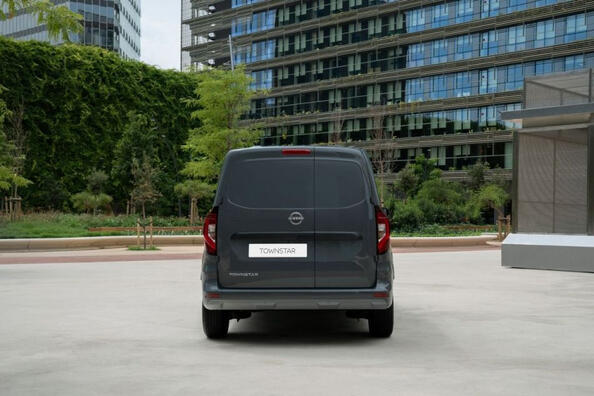 Revisión de Nissan Townstar: una combinación de comodidad y funcionalidad Foto 4