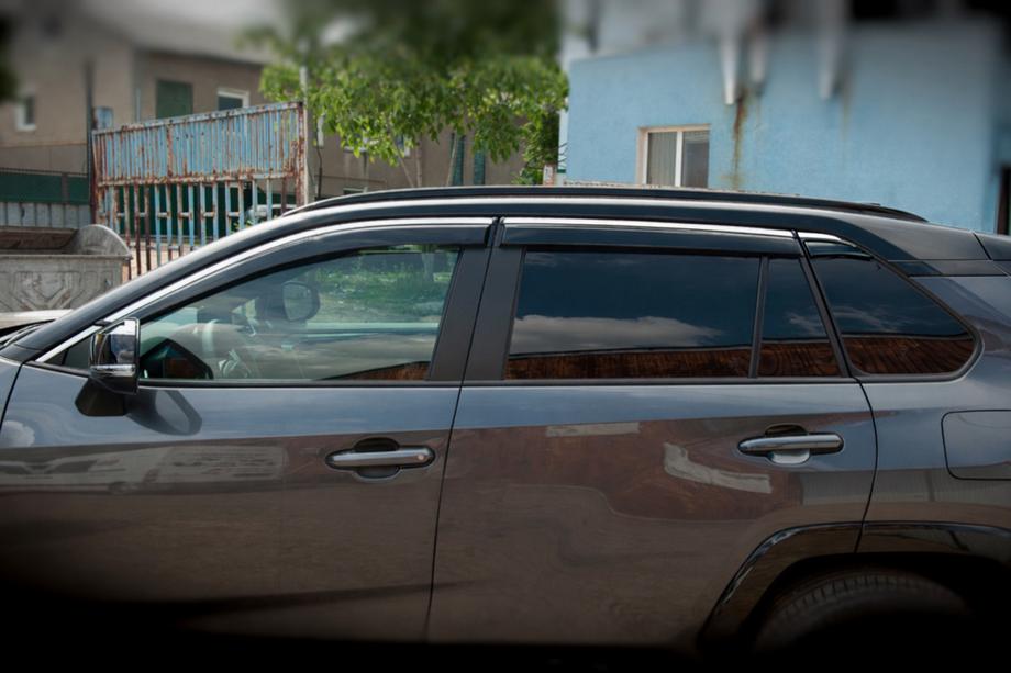 Toyota Rav 4 2019–2025 Deflectores de ventana con moldura cromada Niken Luxury (6 uds) Foto 1