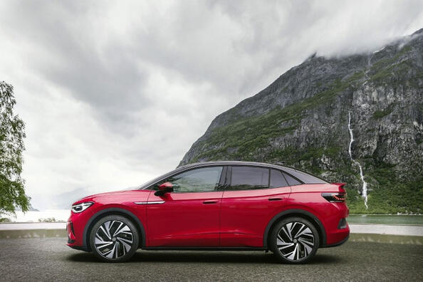 Revisión del Volkswagen ID.5 GTX 2024: potente crossover eléctrico Foto 2