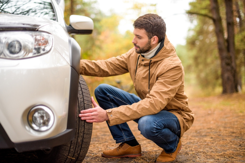 Cómo revisar el coche antes de un viaje largo