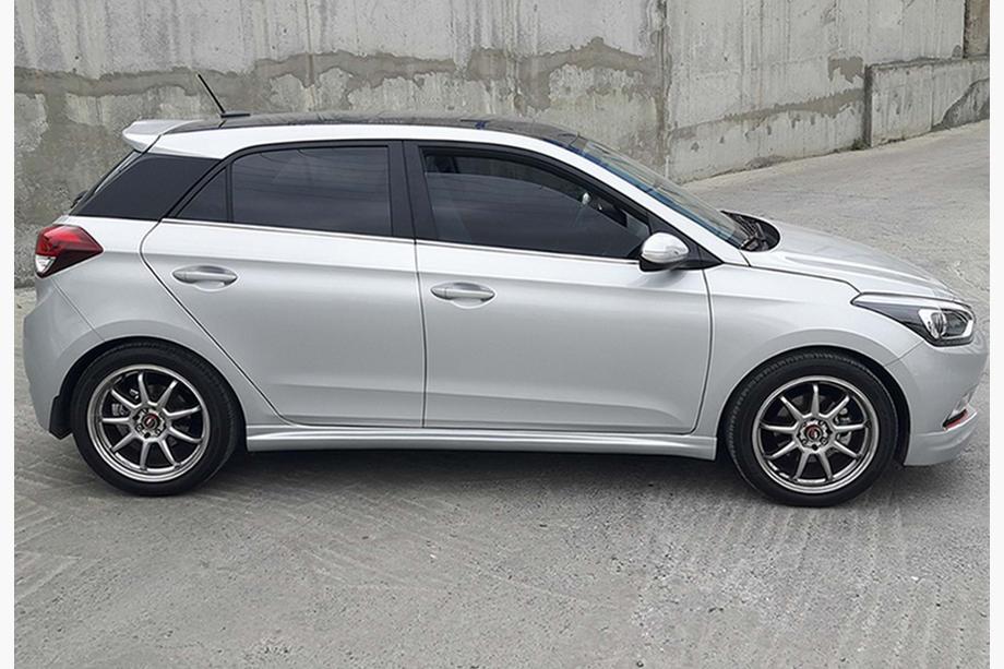Hyundai I-20 2014-2020 Faldones Laterales DPT (2014-2018, Negro Brillante) Foto 5