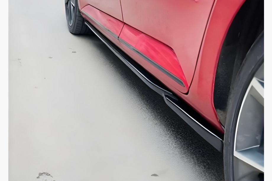 Seat Leon 2013-2020 Faldones Laterales DPT V-6 (Negro Brillante) Image