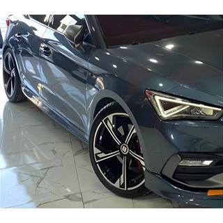 Faldones Laterales DPT (Negro Brillante) Seat Leon 2020-