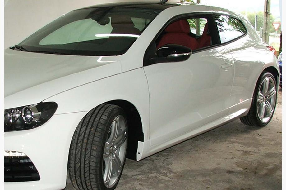 Volkswagen Scirocco 2008-2017 Faldones Laterales DPT V-1 (Negro Brillante) Foto 4