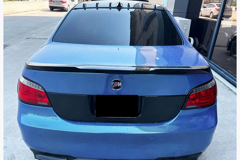 BMW 5 Series E60/E61 2003-2010 Alerón M4-Style (Negro Brillante) Image