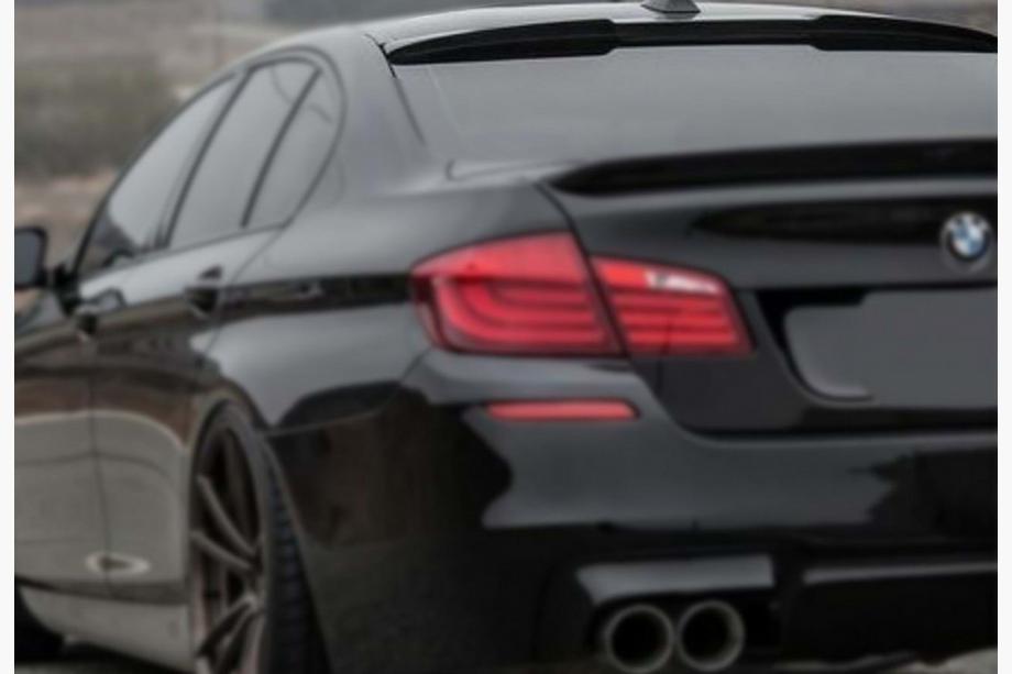 BMW 5 Series F10/F11 2010–2016 Alerón Trasero M4-Style V1 (para F10, Negro Brillante) Foto 5