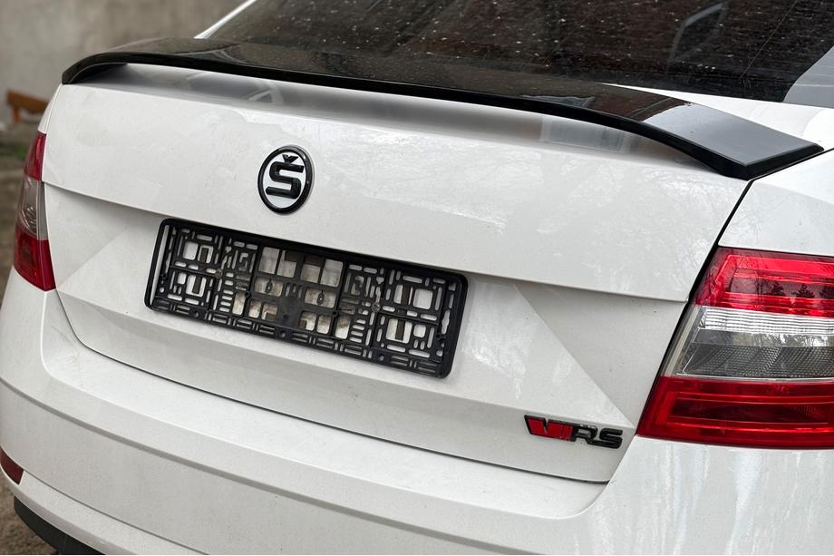 Skoda Octavia III A7 2013-2019 Alerón DPT V-5 (Negro Brillante) Foto 1