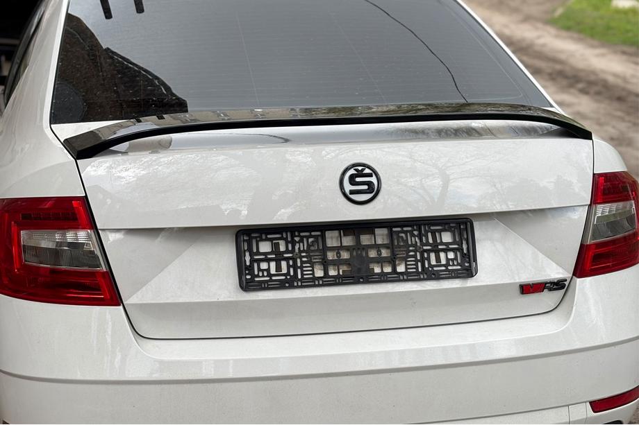 Skoda Octavia III A7 2013-2019 Alerón DPT V-5 (Negro Brillante) Foto 2