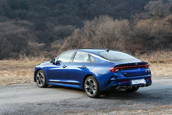 Revisión del Kia K5 de quinta generación: estilo y tecnología Foto 3