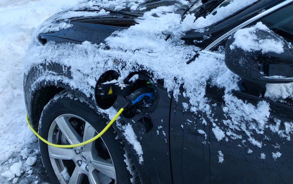 Cómo utilizar correctamente un coche eléctrico en invierno: consejos para una conducción cómoda y económica