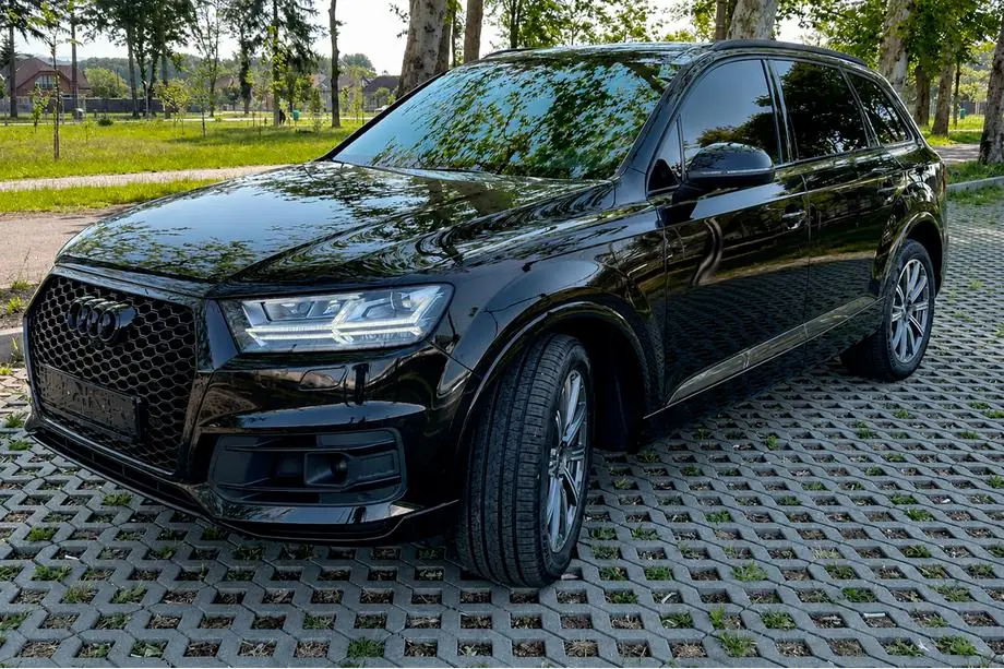 Audi Q7 2015–2026 Parrilla delantera estilo RSQ7 (2015-2019, negra) Image