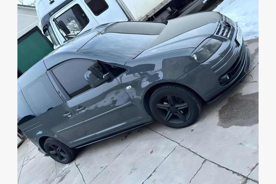 Volkswagen Caddy 2004-2010 Faldones Laterales Performance (negros) Image