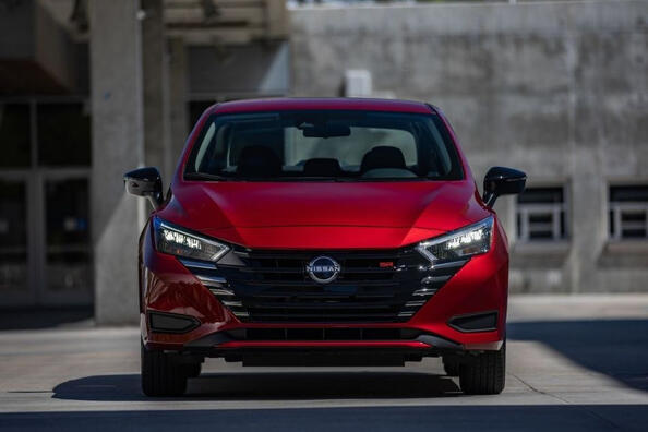 El Nissan Versa actualizado: un sedán elegante y asequible