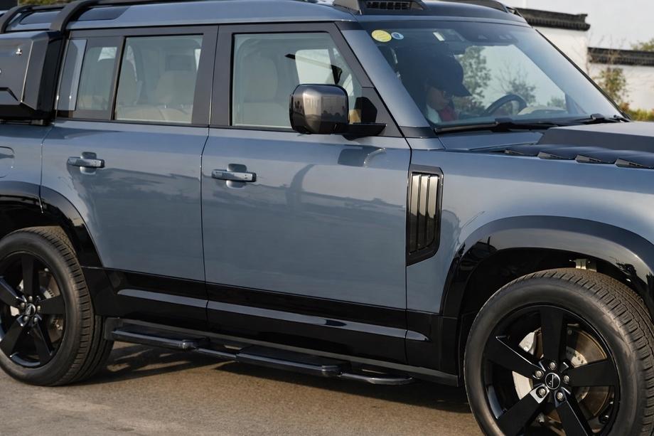Land Rover Defender 2019- Juego de Molduras de Puerta Image
