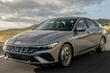 Revisión del Hyundai Elantra 2023: lavado de cara del sedán foto 2