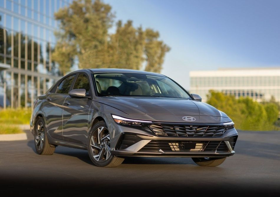 Revisión del Hyundai Elantra 2023: lavado de cara del sedán