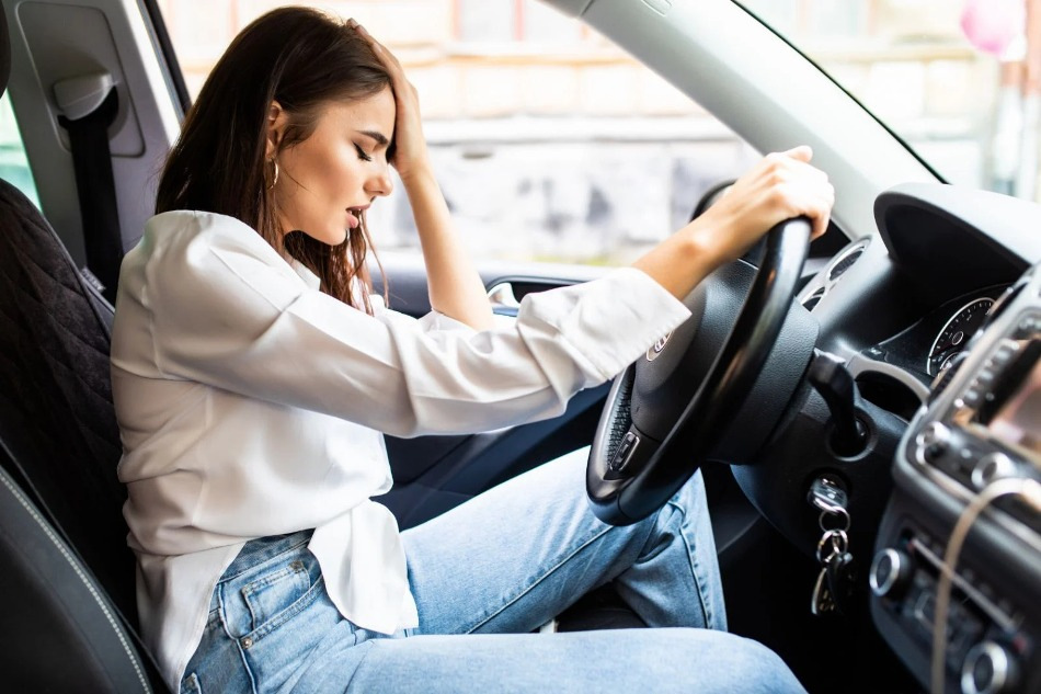 ¿Cómo eliminar el ruido en el habitáculo del coche?