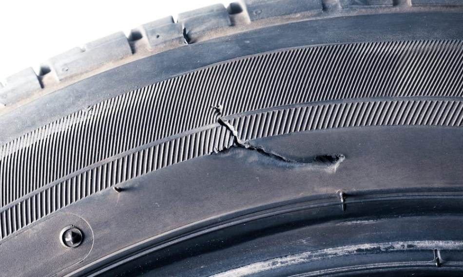 ¿Qué hacer con un corte lateral de un neumático de coche?