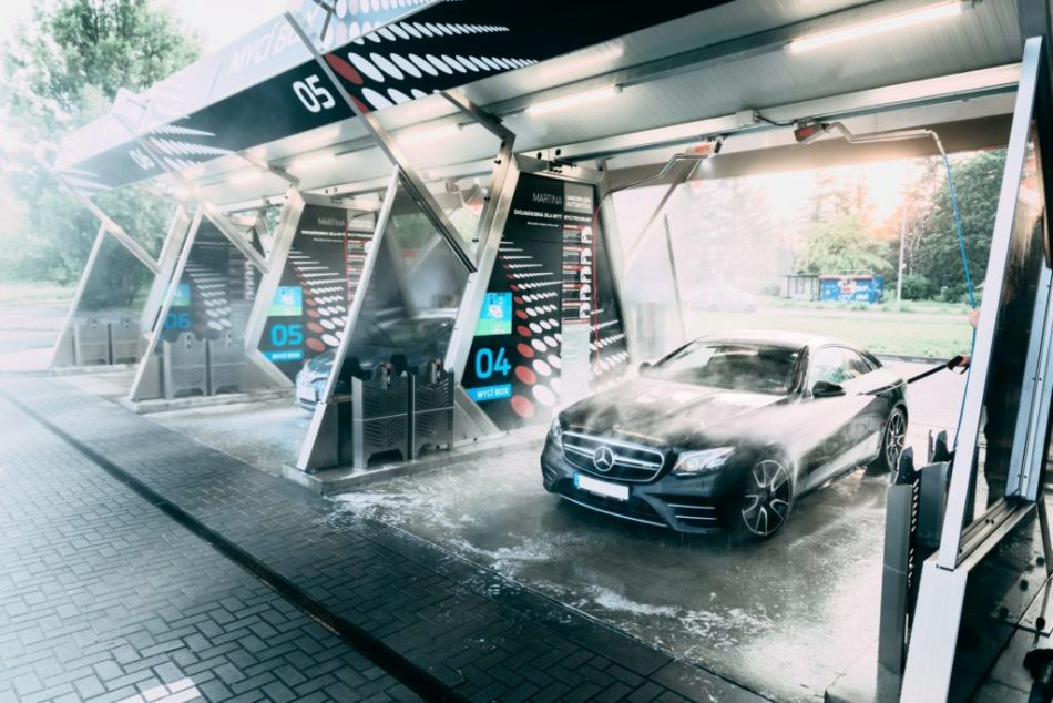¿Cómo lavar correctamente un coche en un lavadero de autoservicio?