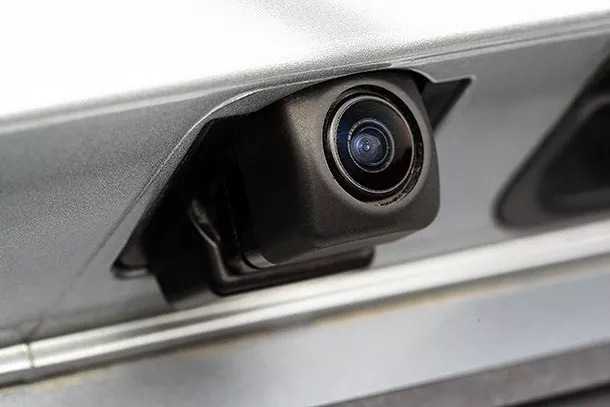Cómo instalar una cámara de visión trasera en un coche: instrucciones paso a paso