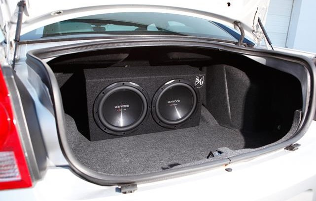 Cómo elegir un buen subwoofer para tu coche: consejos para amantes de la música