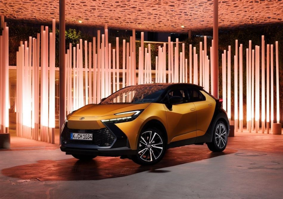 Reseña del elegante crossover híbrido Toyota C-HR, segunda encarnación
