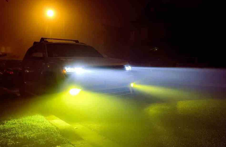 ¿Qué color es mejor para las luces antiniebla del coche?