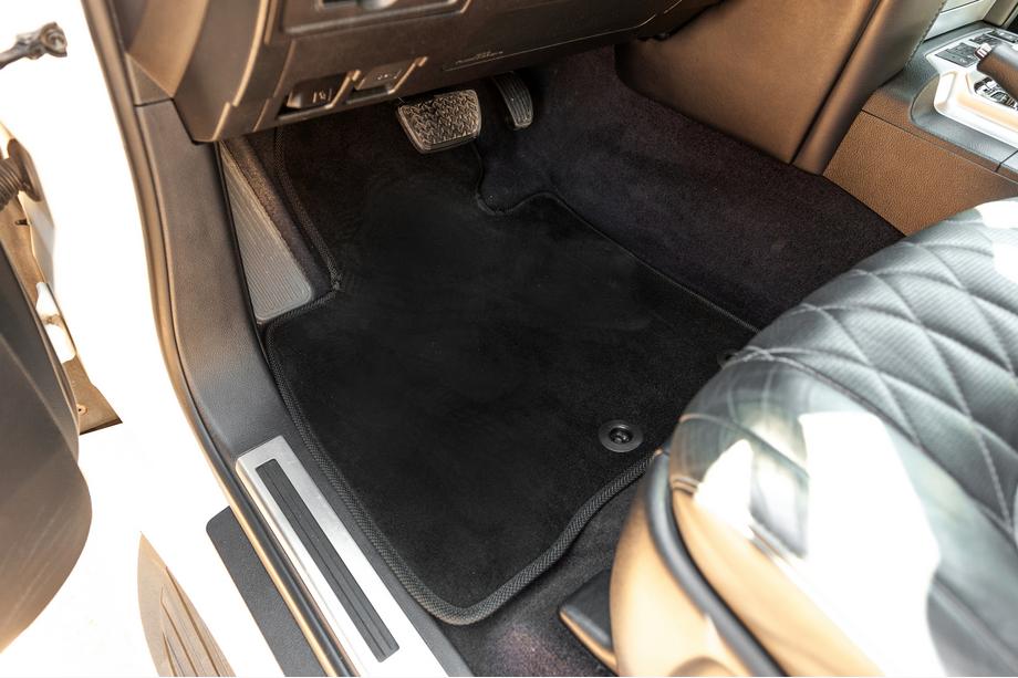 Toyota Land Cruiser 200 2007-2021 Alfombrillas de moqueta Classic V-2 (2012-2021, Negro) Image
