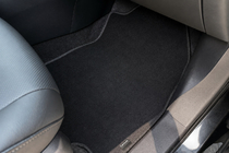 Toyota Rav 4 2019–2025 Alfombrillas de moqueta Classic (Negro) foto 6