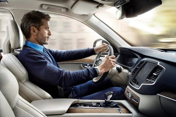El secreto de una conducción cómoda: ¿cómo sentarse correctamente al volante? Foto 1