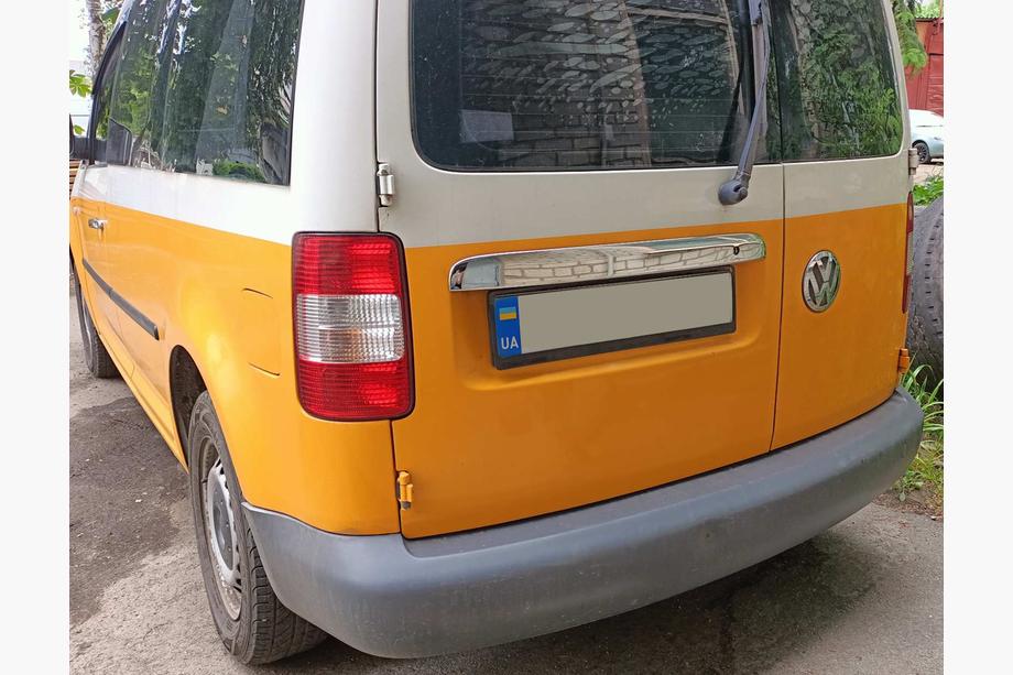 Volkswagen Caddy 2010-2015 Moldura cromada sobre la matrícula (2 puertas, acero inoxidable) Image