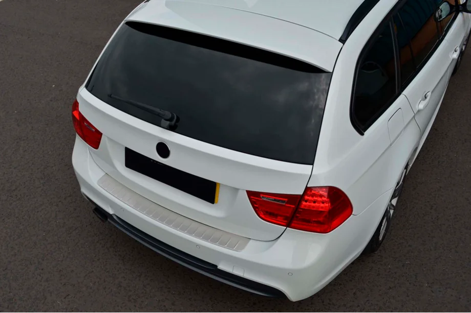 BMW 3 Series E90/E91 2005-2011 Protector de parachoques trasero acero inoxidable (2006-2008, SW) Image