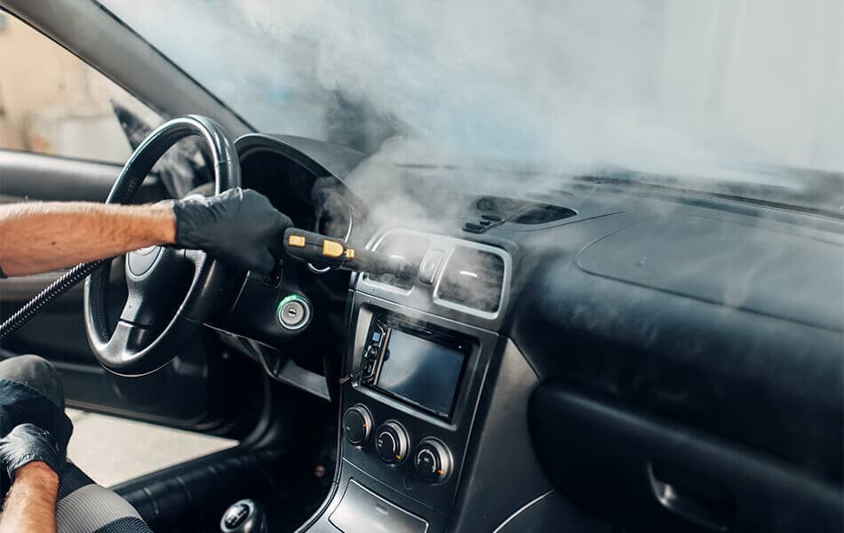 ¿Es necesario desinfectar el interior del coche? Sopesando los pros y los contras