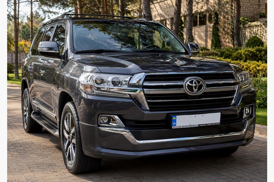Toyota Land Cruiser 200 2007-2021 Labio delantero 2016↗ (Executive 2019) Negro Foto 2