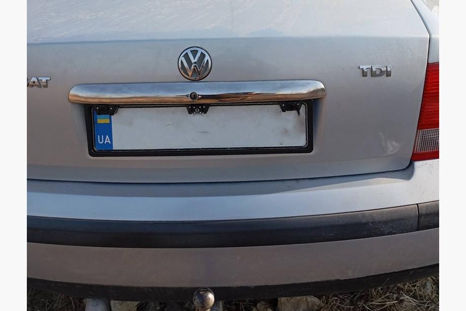 Volkswagen Passat B5 1997-2005 Moldura cromada sobre la matrícula 1996-2001 (acero inoxidable) Foto 3