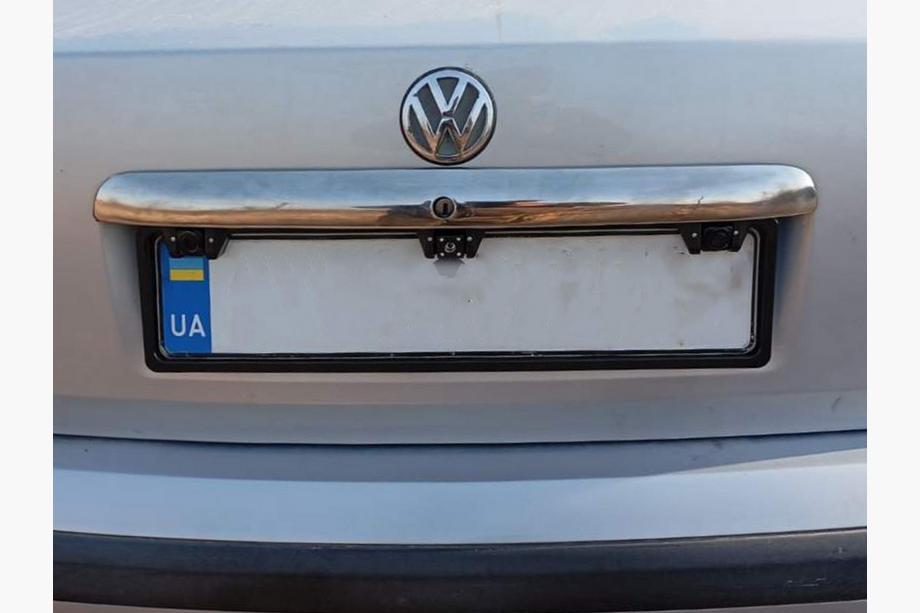 Volkswagen Passat B5 1997-2005 Moldura cromada sobre la matrícula 1996-2001 (acero inoxidable) Foto 1